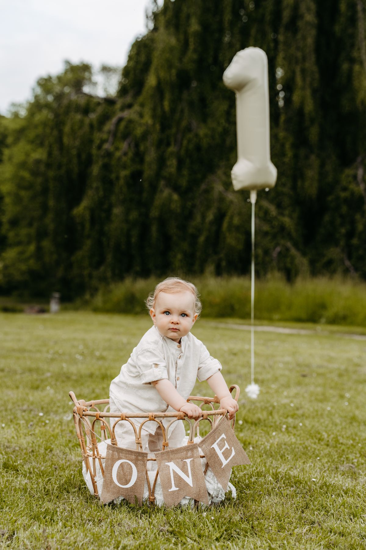 Smash Cake Shooting Brandenburg – Junge mit Geburtstagstorte