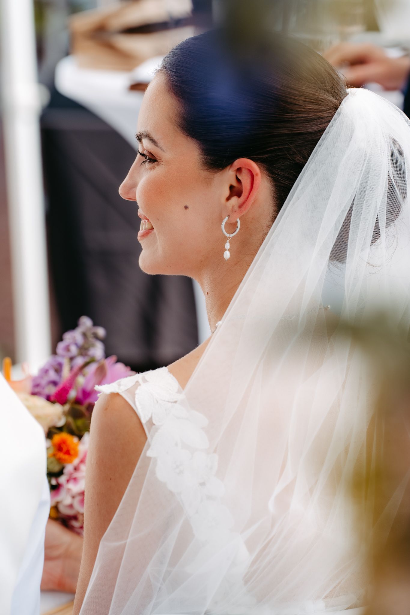 Braut mit Schleier – Portrait im Freien